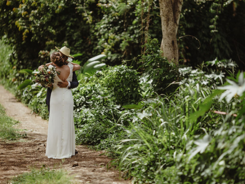 Un mariage végétal à La Réunion - A découvrir sur le blog mariage www.lamarieeauxpiedsnus.com - Photos : Capyture