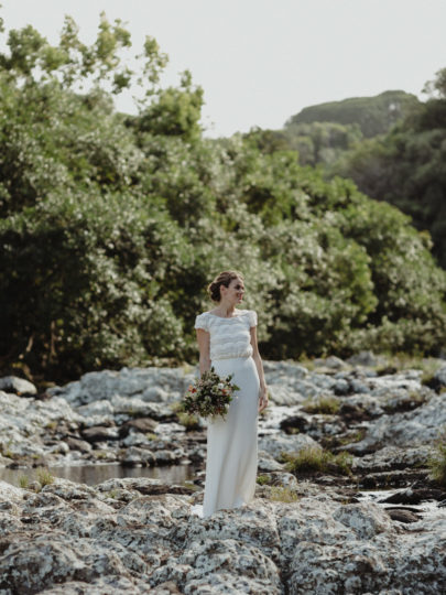 Un mariage végétal à La Réunion - A découvrir sur le blog mariage www.lamarieeauxpiedsnus.com - Photos : Capyture