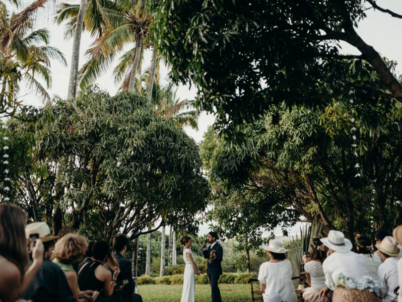 Un mariage végétal à La Réunion - A découvrir sur le blog mariage www.lamarieeauxpiedsnus.com - Photos : Capyture