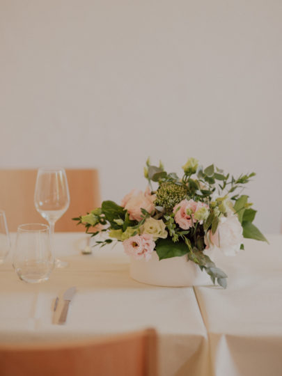 Un mariage simple et champêtre en Alsace - A découvrir sur www.lamarieeauxpiedsnus.com - Photos : Capyture