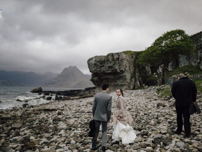 Un mariage en toute intimité sur l'ile de Skye en ecosse - a découvrir sur le blog mariage www.lamarieeauxpiedsnus.com - Photos : Capyture