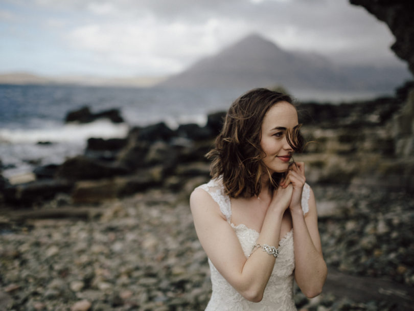 Un mariage en toute intimité sur l'ile de Skye en ecosse - a découvrir sur le blog mariage www.lamarieeauxpiedsnus.com - Photos : Capyture