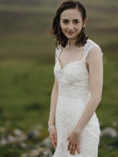 Un mariage en toute intimité sur l'ile de Skye en ecosse - a découvrir sur le blog mariage www.lamarieeauxpiedsnus.com - Photos : Capyture