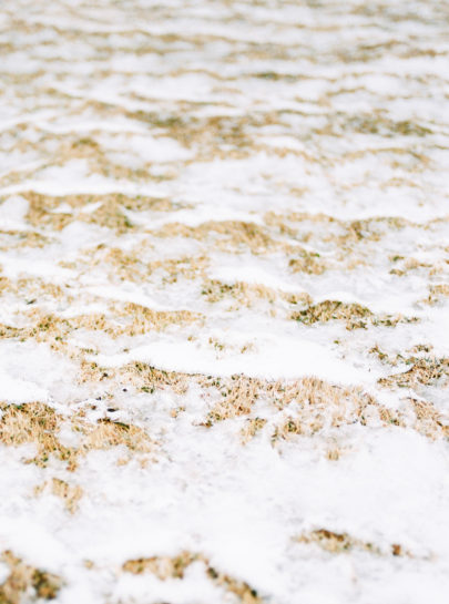 Capyture - Une seance engagement sous la neige - La mariee aux pieds nus