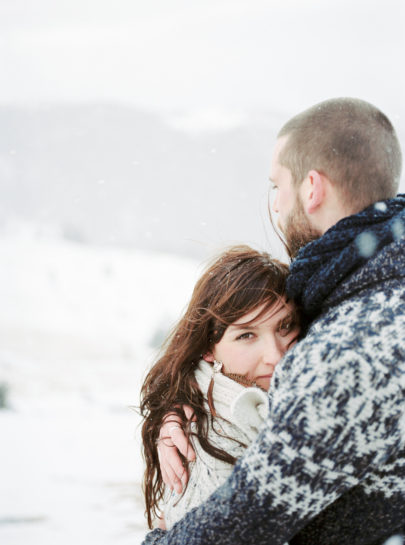 Capyture - Une seance engagement sous la neige - La mariee aux pieds nus