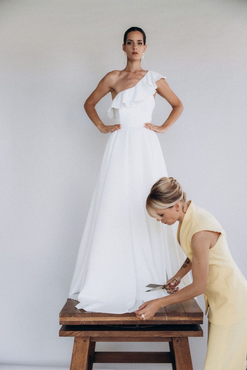 Céline Ménard - Robes de mariée - Collection 2026 - Photos : Mathilde B - Blog mariage : La mariée aux pieds nus