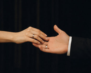Comment choisir une alliance de mariage qui vous ressemble - La mariée aux pieds nus