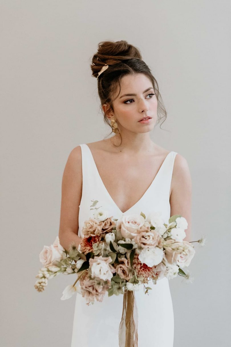 Bien choisir et tenir votre bouquet de mariée - Botanique Bazar - Blog mariage : La mariée aux pieds nus