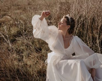 https://www.lamarieeauxpiedsnus.com/mode-et-accessoires/meraki-robes-mariee-2021/
