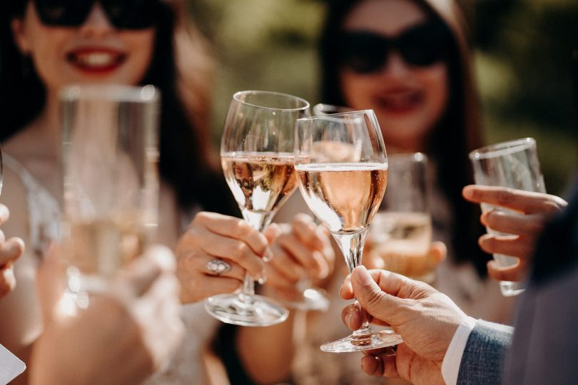 Comment créer les accords mets-vins de votre mariage ? - Blog mariage : La mariée aux pieds nus - Les petites bouteilles