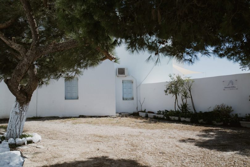 Un elopement sur l'île de Santorin - Photos : Days Made Of Love - Blog mariage : La mariée aux pieds nus