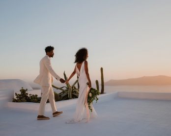Une elopement sur l'île de Santorin - Photos : Days Made Of Love - Blog mariage : La mariée aux pieds nus