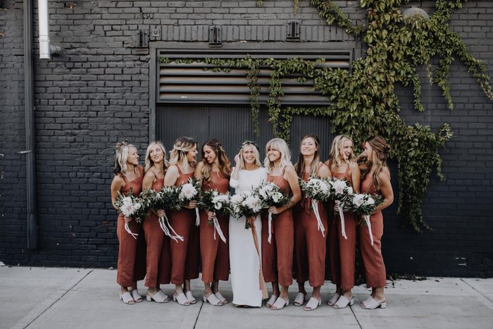 Tenues demoiselles d'honneur pour un mariage couleur terracotta - La mariée aux pieds nus