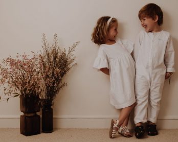 Donatelle Godart x La Demo - Tenues de cortège de mariage - Blog mariage : La mariée aux pieds nus