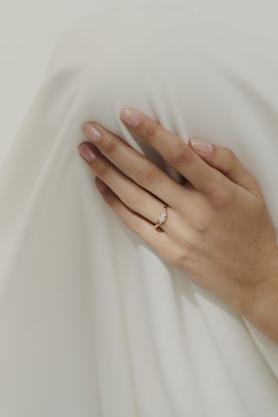 Douze Paris - Joaillerie de mariage - Bagues de fiançailles - Blog mariage : La mariée aux pieds nus