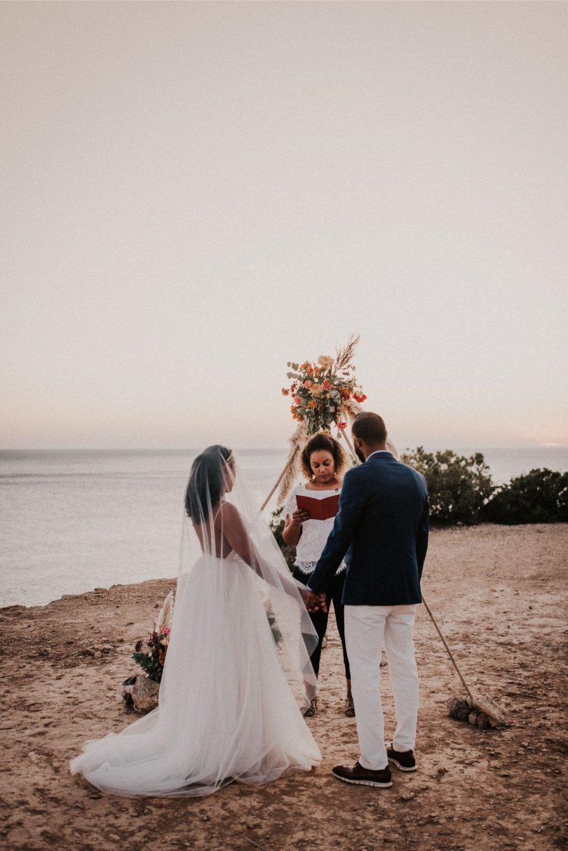 Un elopement bohème à Ibiza - Photos : El momento perfecto fotografo - Blog mariage : La mariée aux pieds nus