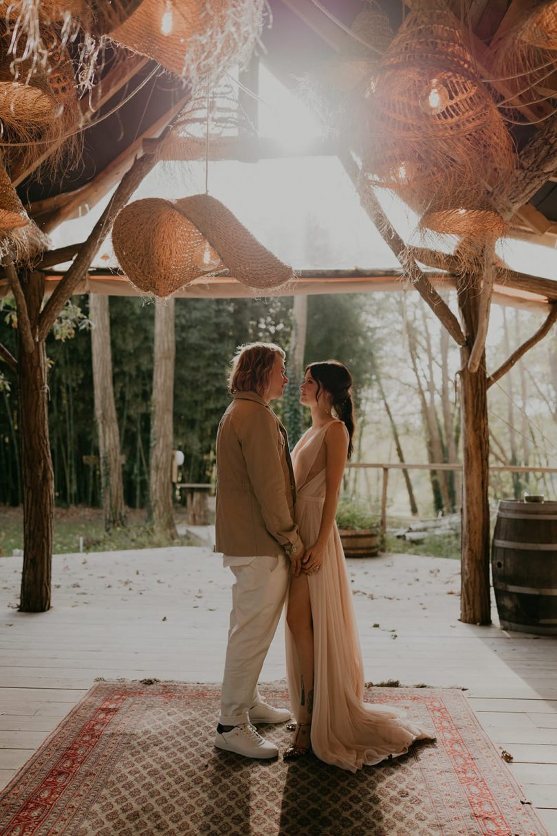 Un elopement au Coco Barn Wood Lodge près d'Hossegor dans les Landes - Photos : The Quirky - Blog mariage : La mariée aux pieds nus