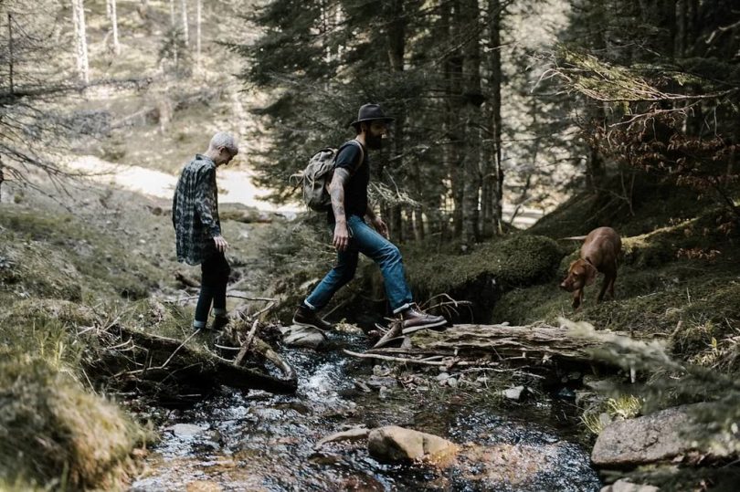 Un elopement dans une forêt des Pyrénées - Photos : Yoris Photographe - A découvrir sur le blog mariage www.lamarieeauxpiedsnus.com