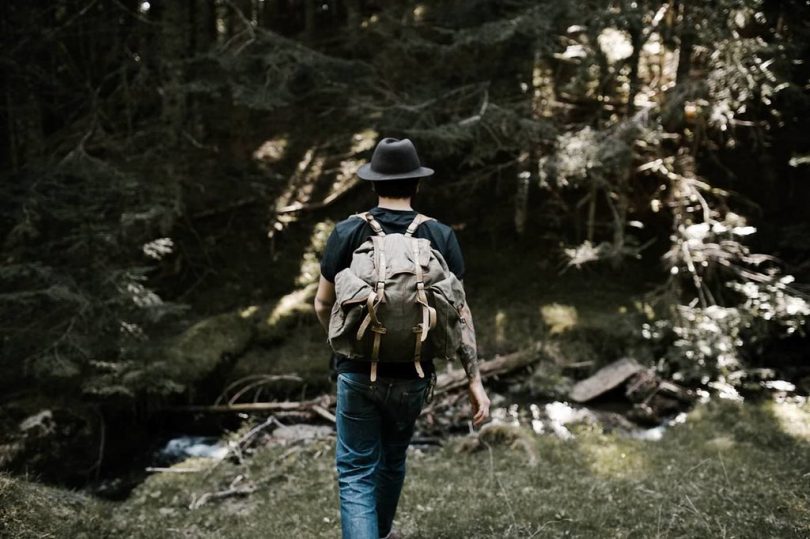 Un elopement dans une forêt des Pyrénées - Photos : Yoris Photographe - A découvrir sur le blog mariage www.lamarieeauxpiedsnus.com