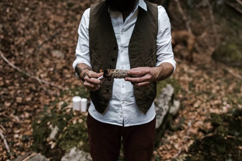 Un elopement dans une forêt des Pyrénées - Photos : Yoris Photographe - A découvrir sur le blog mariage www.lamarieeauxpiedsnus.com