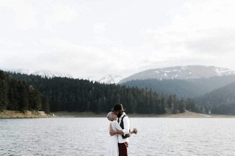 Un elopement dans une forêt des Pyrénées - Photos : Yoris Photographe - A découvrir sur le blog mariage www.lamarieeauxpiedsnus.com