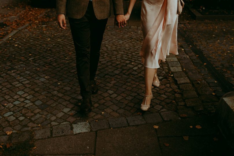 Un elopement sur un bateau à Hambourg - La mariée aux pieds nus