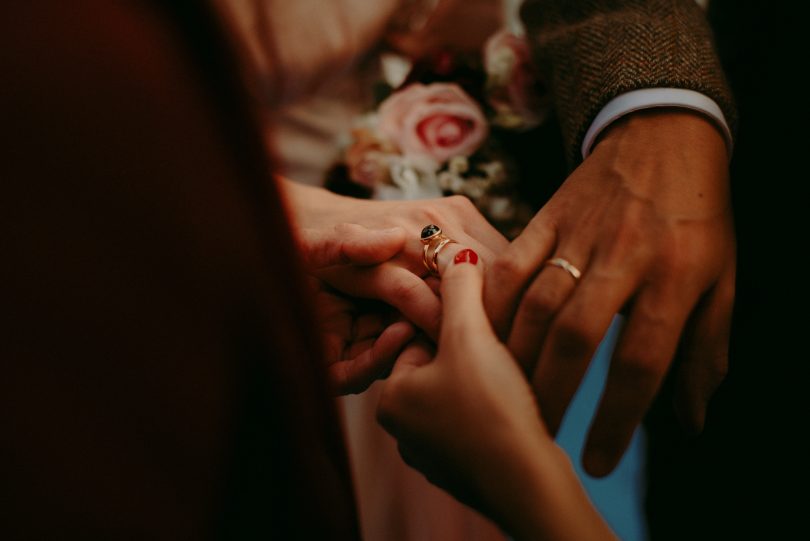 Un elopement sur un bateau à Hambourg - La mariée aux pieds nus