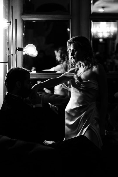 Un elopement à Paris - Photos : Hà Nguyen - Croquez la pomme ! - Blog mariage : La mariée aux pieds nus