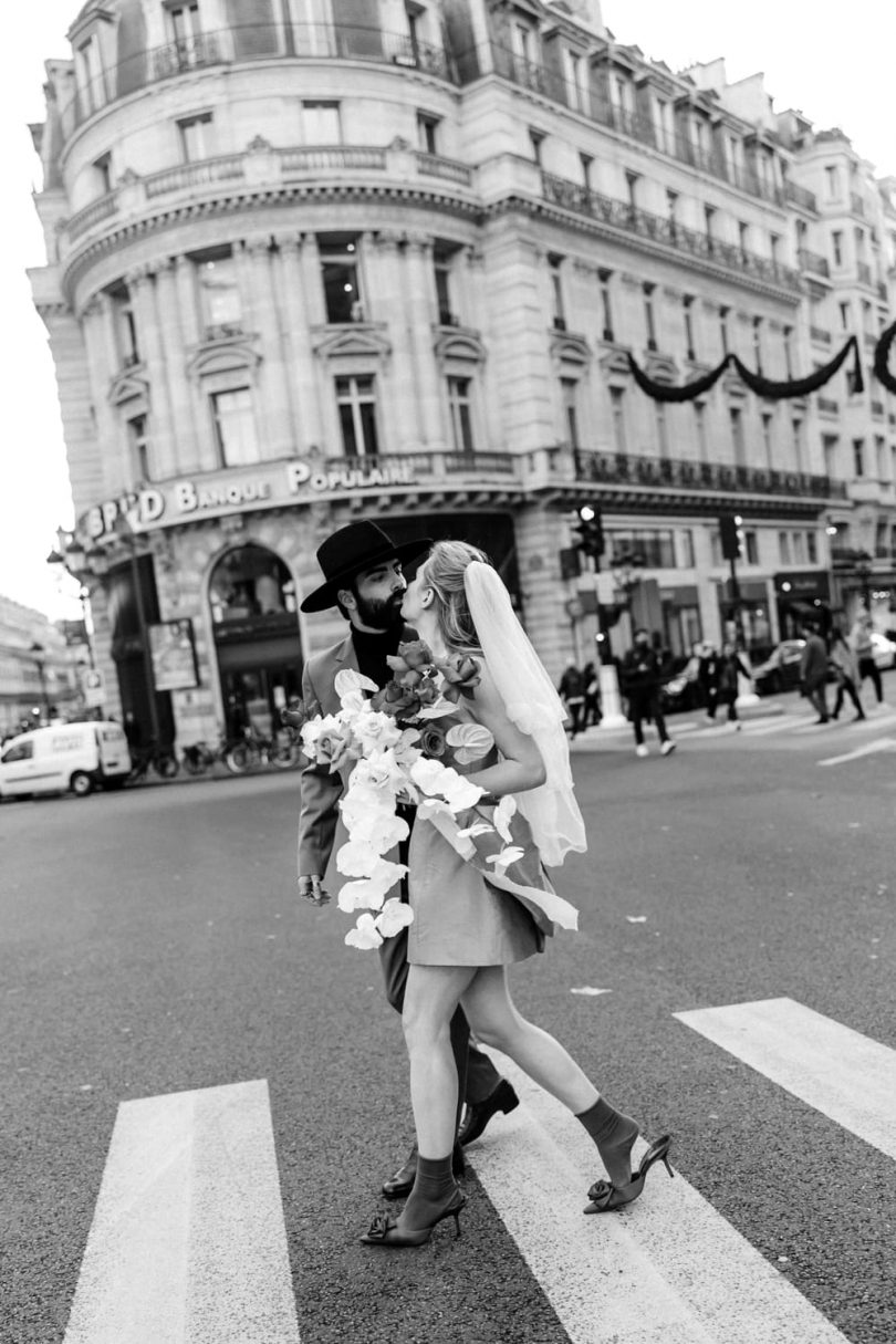 Un elopement à Paris - Photos : Hà Nguyen - Croquez la pomme ! - Blog mariage : La mariée aux pieds nus