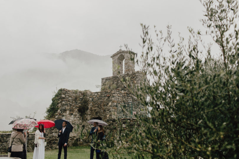 Un elopement sous la pluie - A découvrir sur le blog mariage www.lamarieeauxpiedsnus.com - photos Baptiste Hauville - You Made My Day