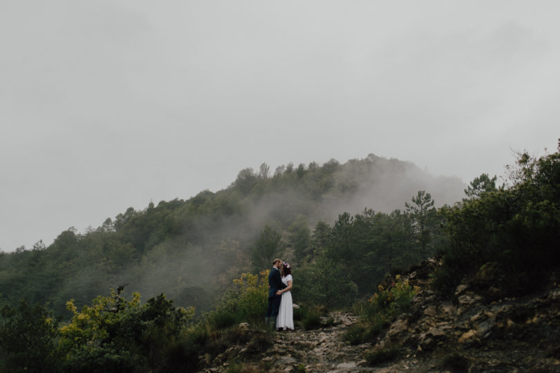 Un elopement sous la pluie - A découvrir sur le blog mariage www.lamarieeauxpiedsnus.com - photos Baptiste Hauville - You Made My Day