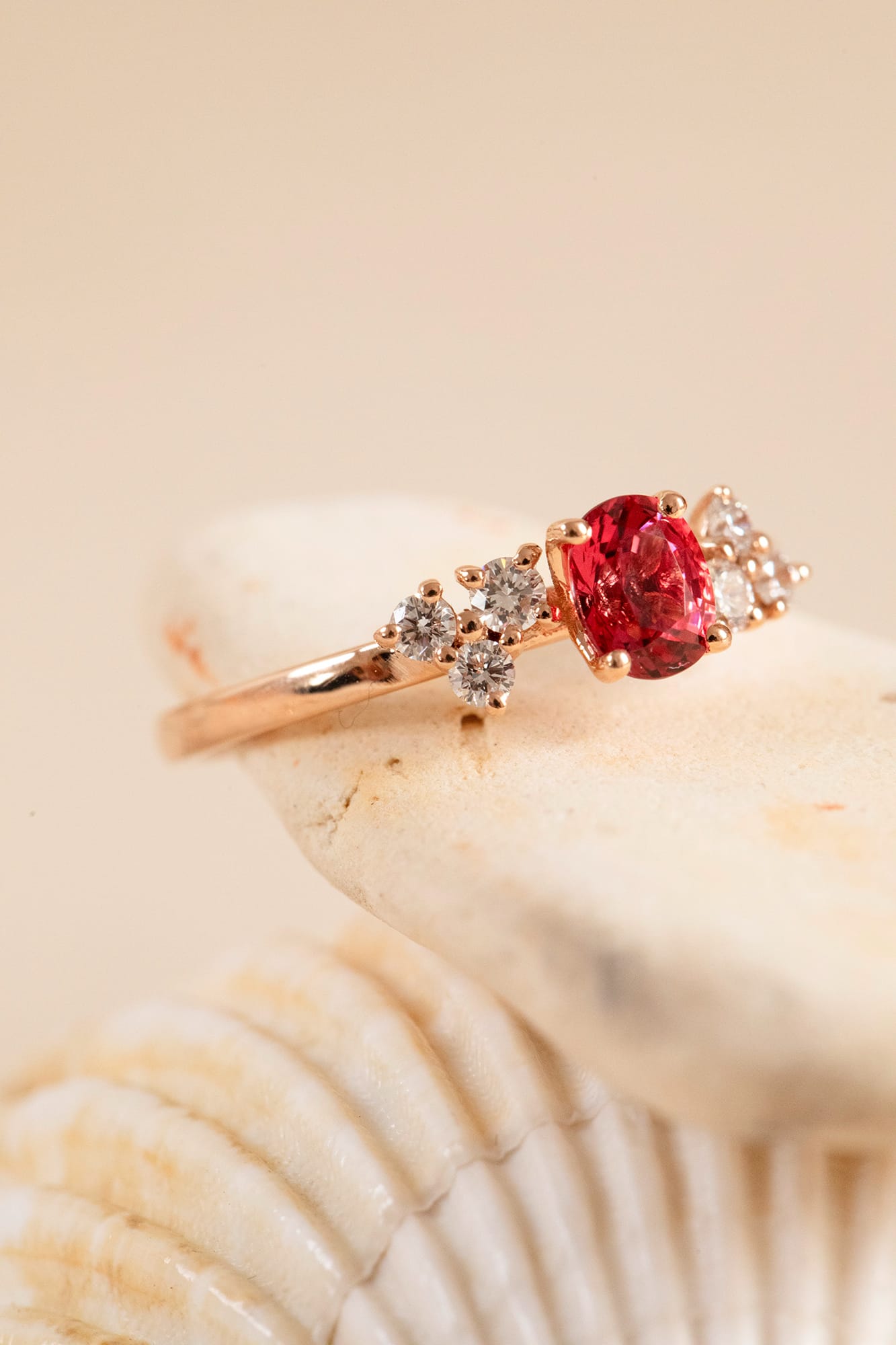 Emanuelle D'Ortoli - Joaillerie mariage - Bagues de fiancailles et alliances de mariage - Blog mariage : La mariée aux pieds nus