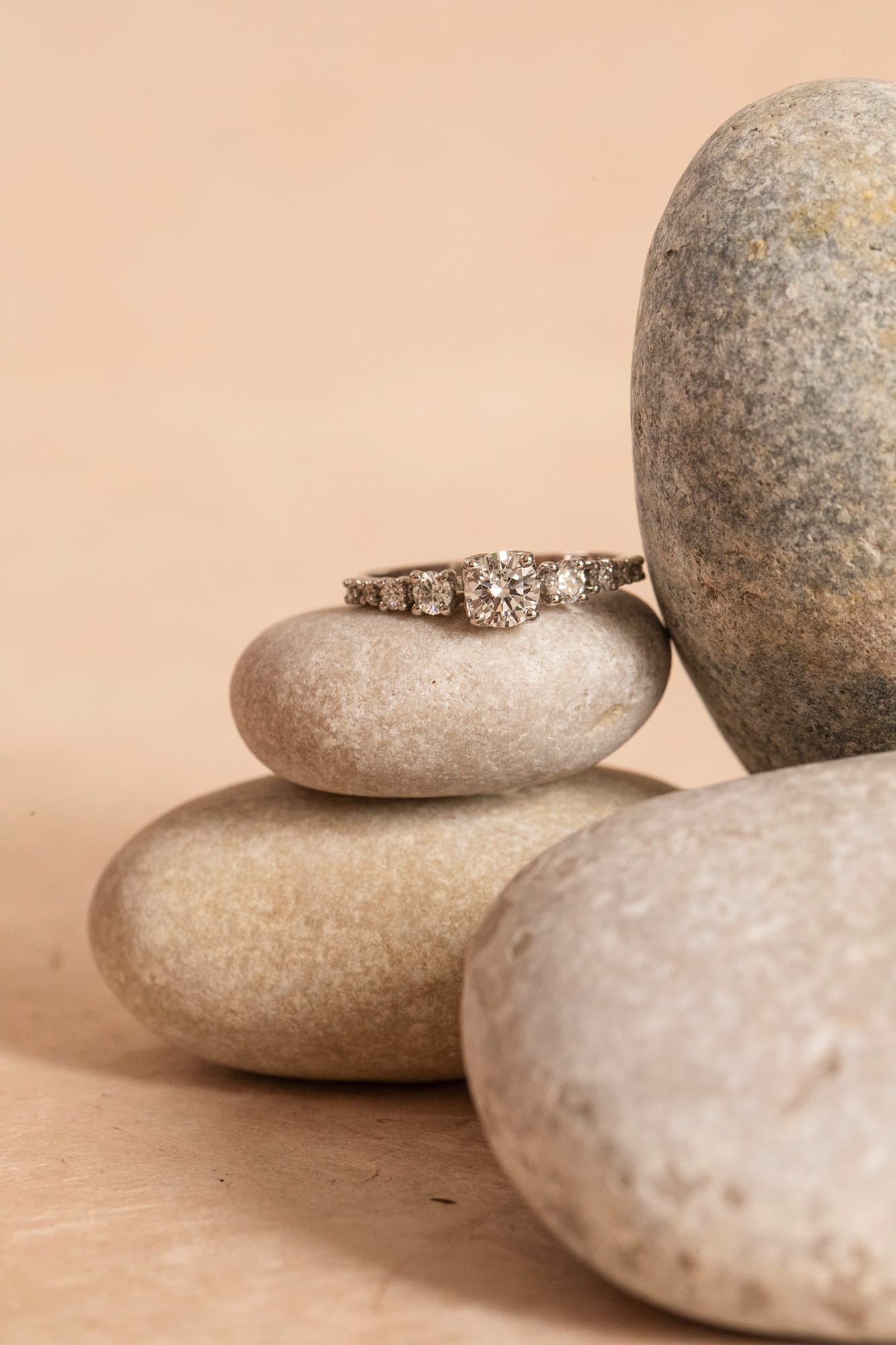 Emanuelle D'Ortoli - Joaillerie mariage - Bagues de fiancailles et alliances de mariage - Blog mariage : La mariée aux pieds nus