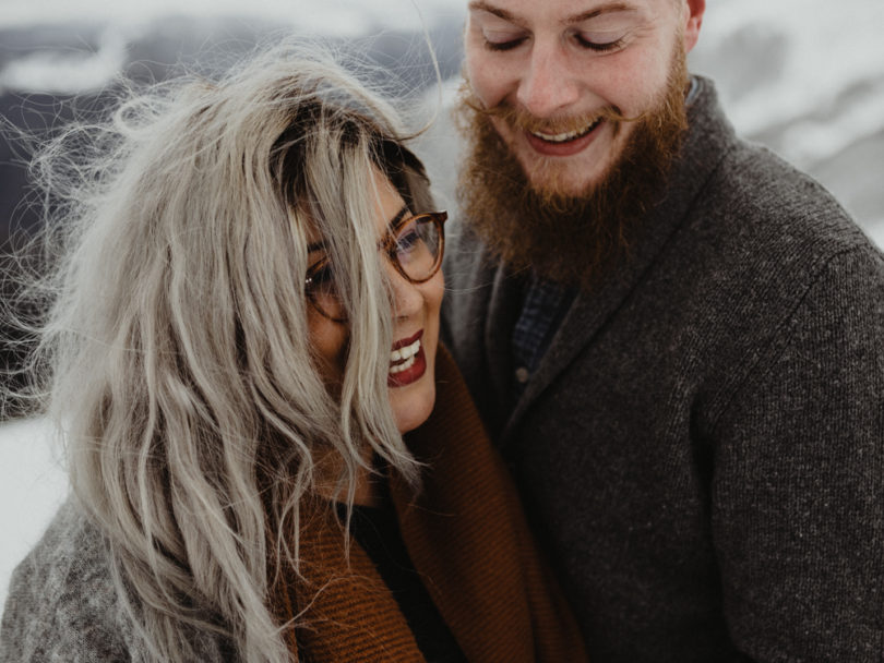 Une seance photo en amoureux sous la neige en Alsace - A découvrir sur le blog mariage www.lamarieeauxpiedsnus.com - Photos : Capyture