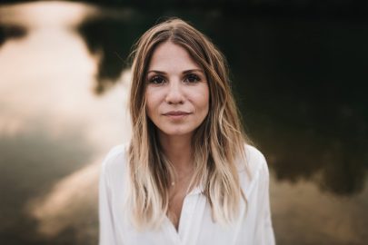 Une séance engagement en Ardèche - Photos : Neupap Photography - A découvrir sur le blog mariage La mariée aux pieds nus