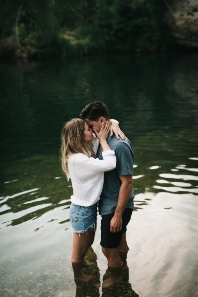 Une séance engagement en Ardèche - Photos : Neupap Photography - A découvrir sur le blog mariage La mariée aux pieds nus