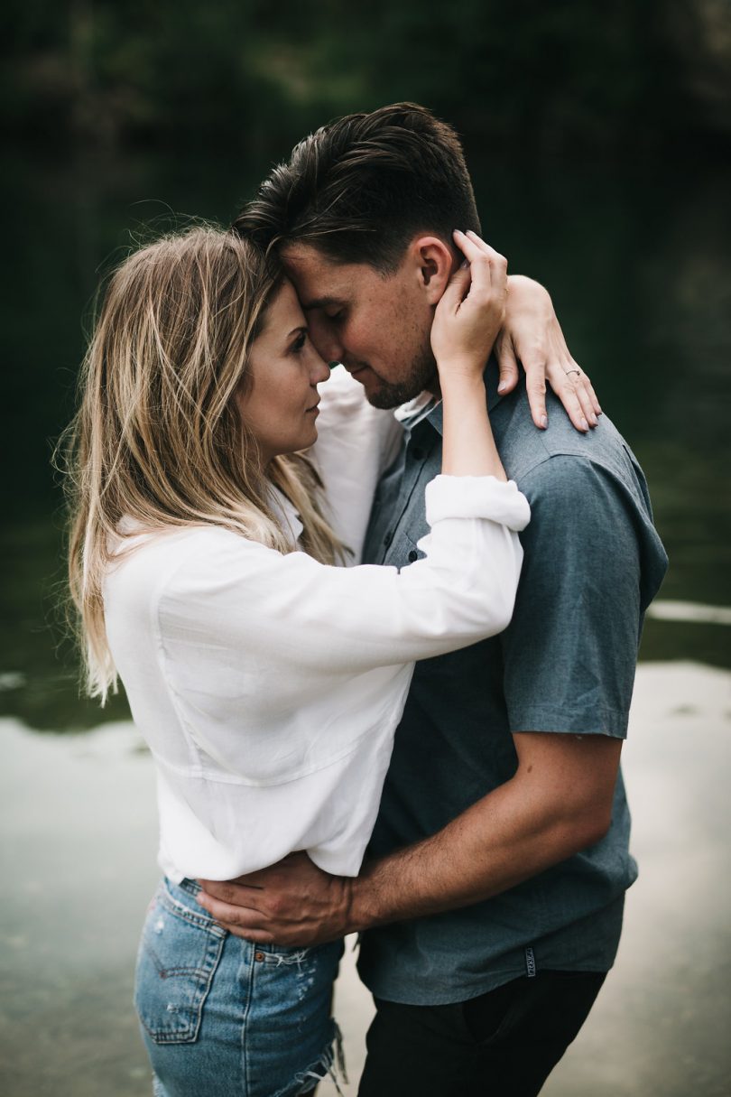 Une séance engagement en Ardèche - Photos : Neupap Photography - A découvrir sur le blog mariage La mariée aux pieds nus