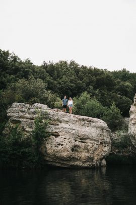 Une séance engagement en Ardèche - Photos : Neupap Photography - A découvrir sur le blog mariage La mariée aux pieds nus