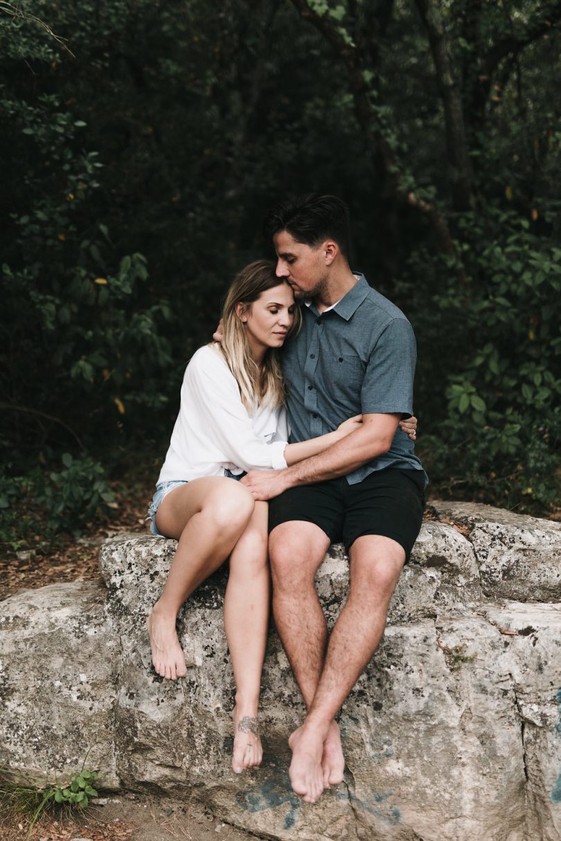 Une séance engagement en Ardèche - Photos : Neupap Photography - A découvrir sur le blog mariage La mariée aux pieds nus