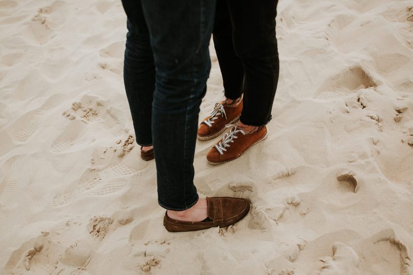 Une séance engagement sur la Dune du Pilat - Photos : Coralie Lescieux - Blog mariage : La mariée aux pieds nus