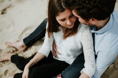 Une séance engagement sur la Dune du Pilat - Photos : Coralie Lescieux - Blog mariage : La mariée aux pieds nus