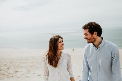 Une séance engagement sur la Dune du Pilat - Photos : Coralie Lescieux - Blog mariage : La mariée aux pieds nus