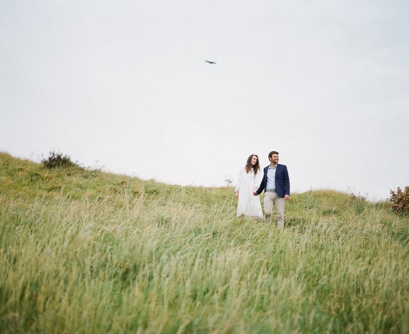 Une séance engagement sur les falaises d'Etretat - Photos : Alain M - Blog mariage : La mariée aux pieds nus