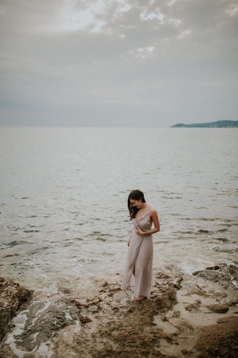 Une séance engagement à Eze - Photos : Madame A Photographie - Blog mariage : La mariée aux pieds nus