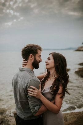 Une séance engagement à Eze - Photos : Madame A Photographie - Blog mariage : La mariée aux pieds nus