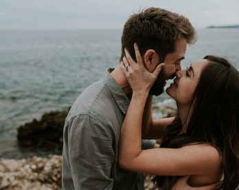 Une séance engagement à Eze - Photos : Madame A Photographie - Blog mariage : La mariée aux pieds nus