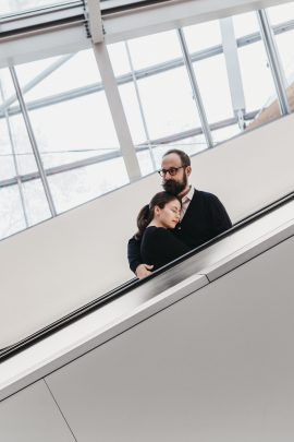 Une séance engagement à la Fondation Louis Vuitton - Photos : Warren Lecart - Blog mariage : La mariée aux pieds nus