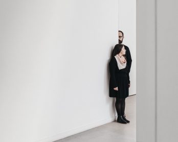 Une séance engagement à la Fondation Louis Vuitton - Photos : Warren Lecart - Blog mariage : La mariée aux pieds nus