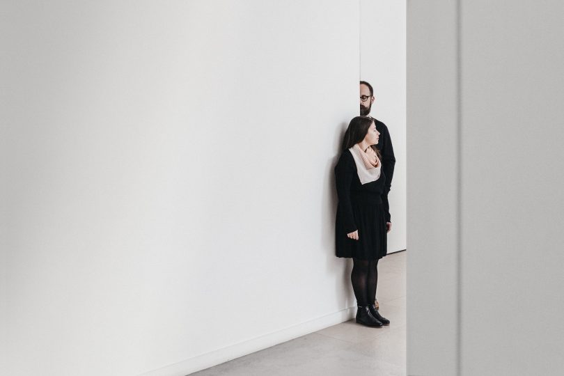 Une séance engagement à la Fondation Louis Vuitton - Photos : Warren Lecart - Blog mariage : La mariée aux pieds nus