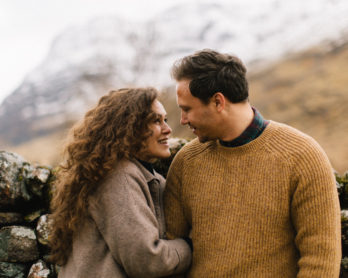 Alain M - Une séance engagement nature à Glencoe en Ecosse - La mariée aux pieds nus